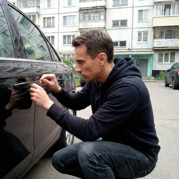 Мастер Александр — вскрытие BMW в СПб